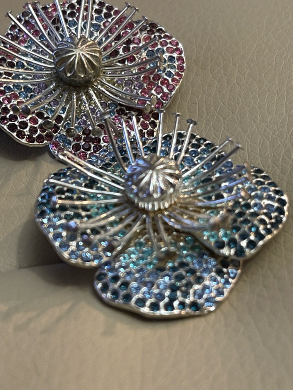 MARC JACOBS Multi-Color Crystal - Pink & Blue brooche mever used - Picture 7 of 16